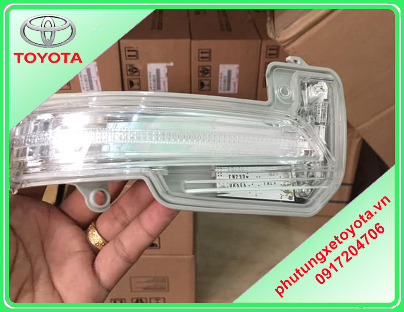Đèn xi nhan gương hậu Toyota Innova 2016