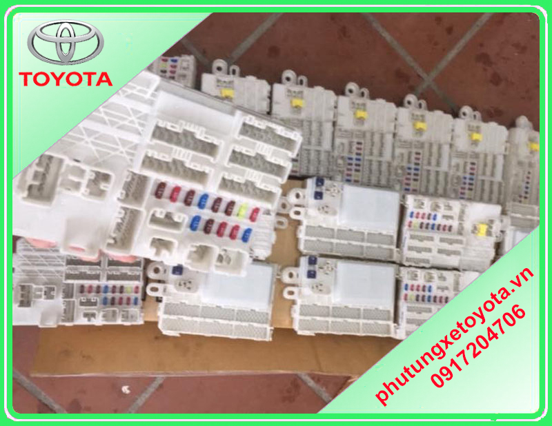 Hộp cầu chì taplo Toyota Innova