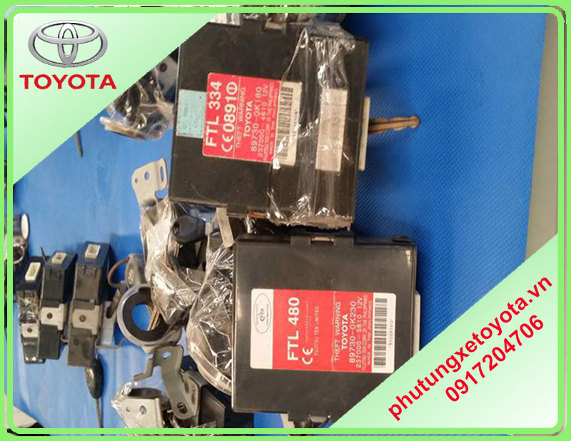 Hộp lock cửa Toyota Innova