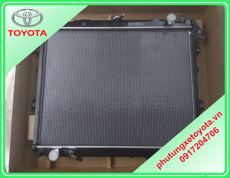 Két nước Toyota Innova (số tự động)
