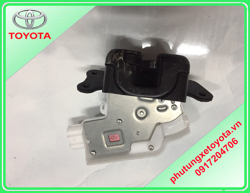 Khóa ngậm cốp sau Toyota Fortuner 2017