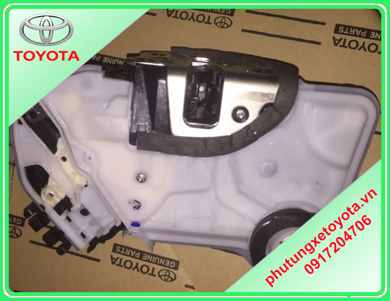 Khóa ngậm cửa Toyota Fortuner 2017