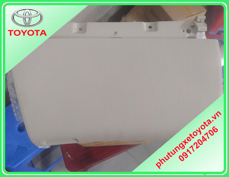 Nắp cốp phụ trên Toyota Innova 