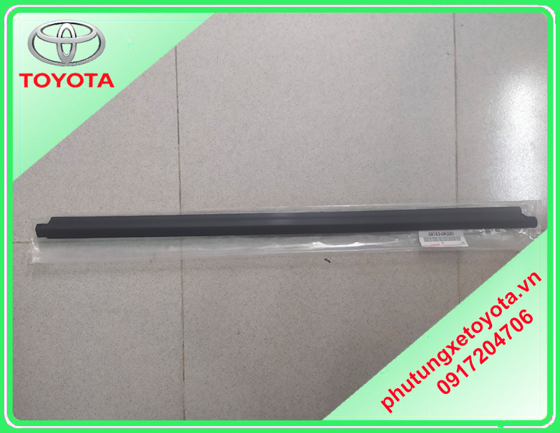 Nẹp chân kính (lông mi) cửa Fortuner ngoài sau phụ