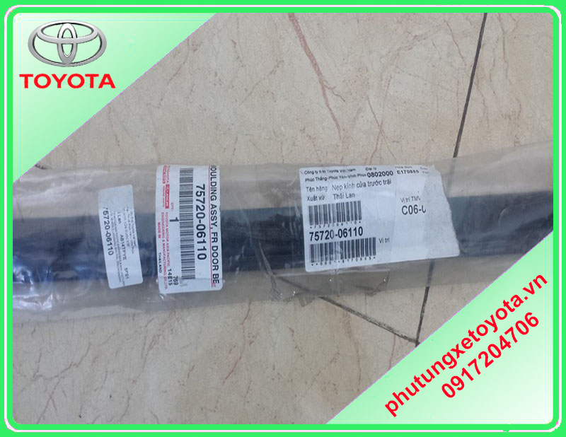 Nẹp chân kính Toyota Innova