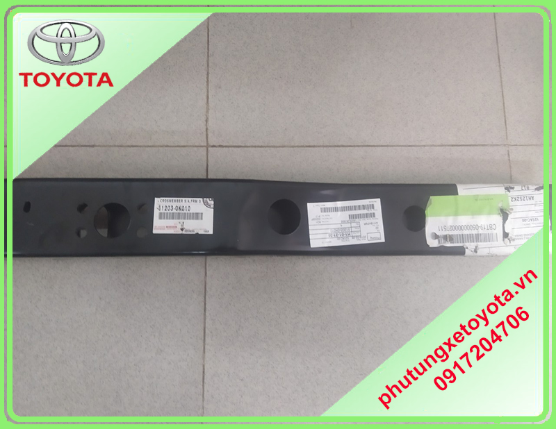 Thanh xương đỡ hộp số Toyota Innova